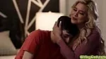 Film Sex Barat Ibu Tiri Yang Seksi Membantu Anak Tirinya Kehilangan Keperawanan